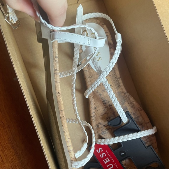 NIB WHITE GUESS SANDALS - Picture 4 of 6